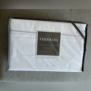 Vera Wang queen sheet set- new in packaging